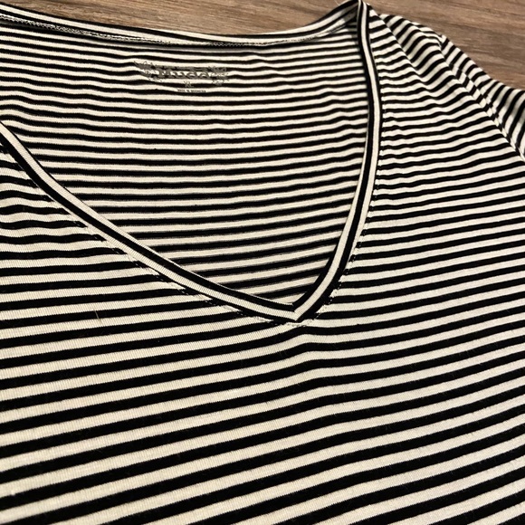 Never worn MUDD V-Neck - Picture 3 of 3